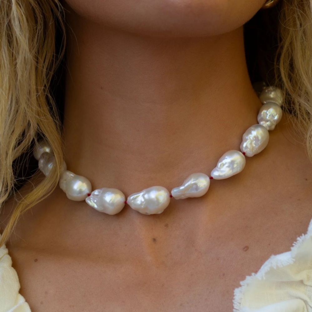 PIPER K. Necklace Large Glass Pearl Gold Tone Bead 16”+3” Extender NWT $75